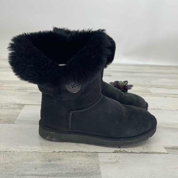 Ugg Bailey Botton Black Sherpa Lined Suede Winter Ankle Boots Size 8 - Picture 2 of 7